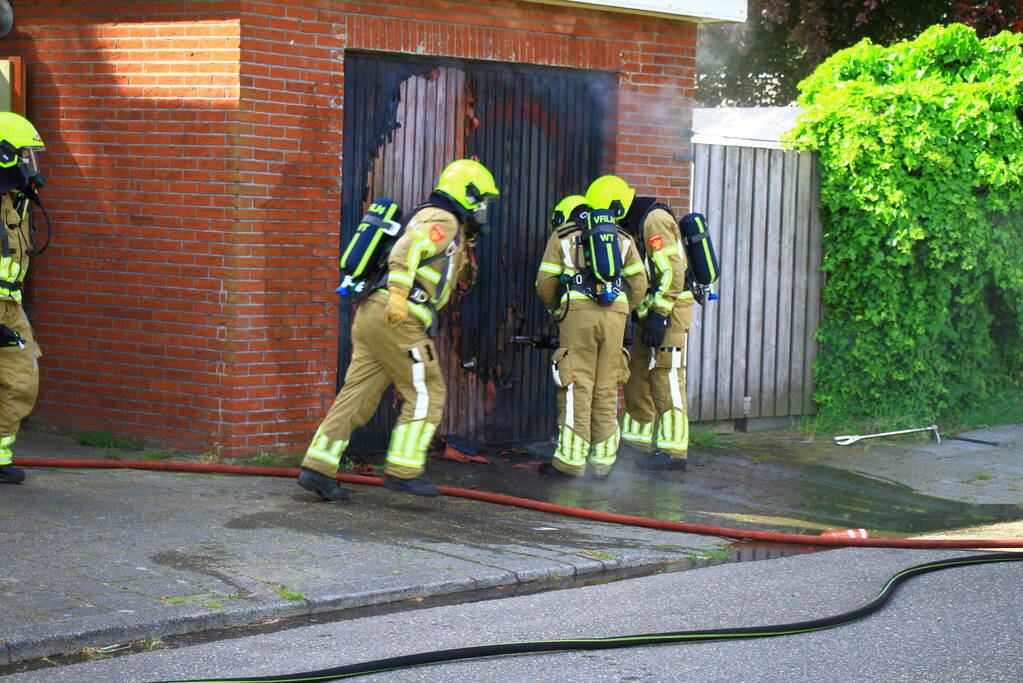 Onkruidbestrijding eindigt in garagebrand