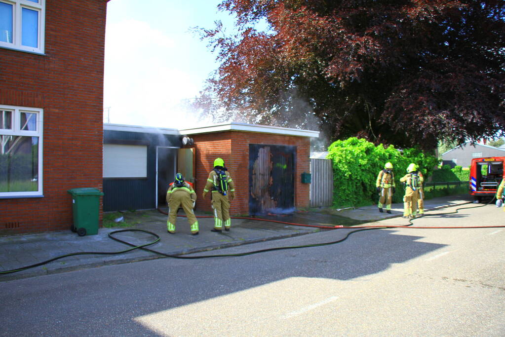 Onkruidbestrijding eindigt in garagebrand