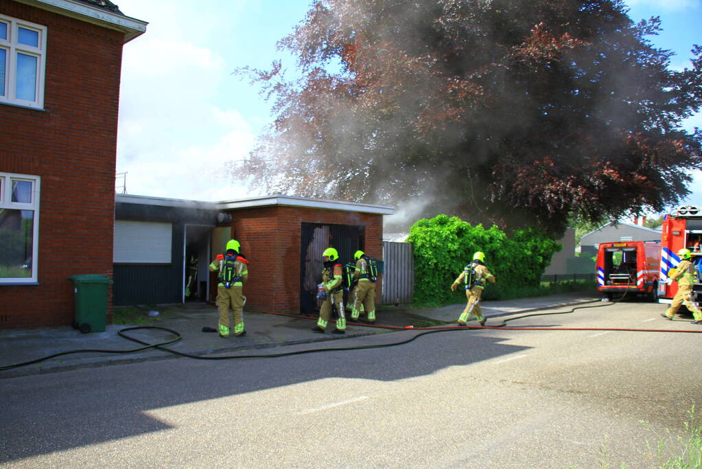 Onkruidbestrijding eindigt in garagebrand