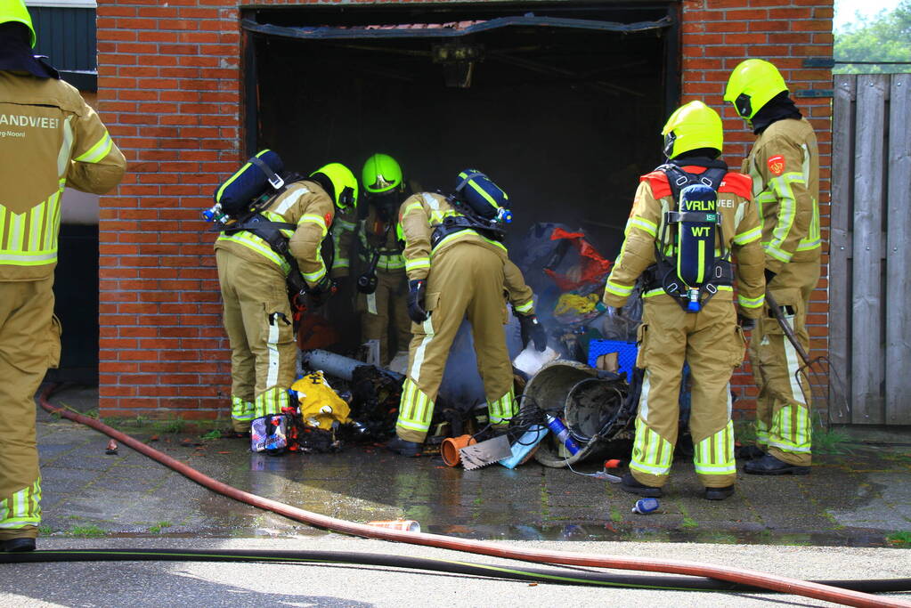 Onkruidbestrijding eindigt in garagebrand