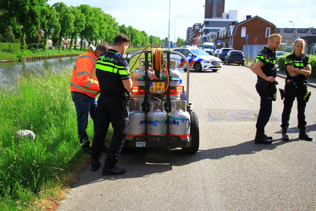 Onkruidbestrijding eindigt in garagebrand
