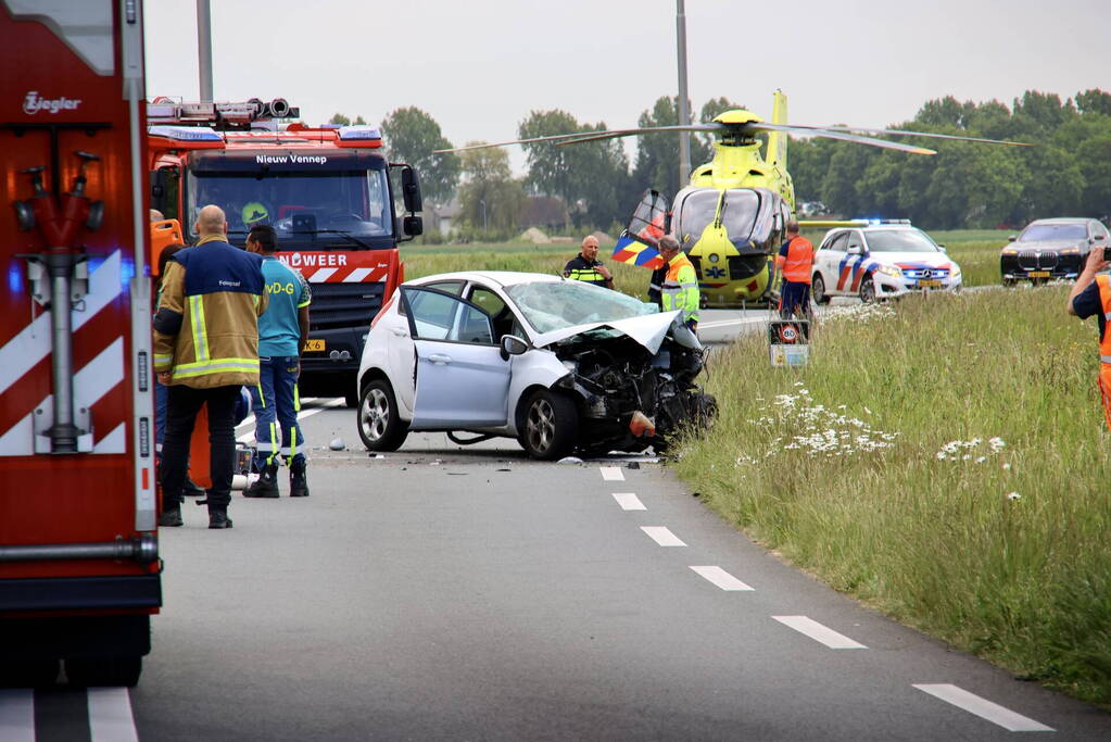 Ernstige aanrijding tussen twee voertuigen