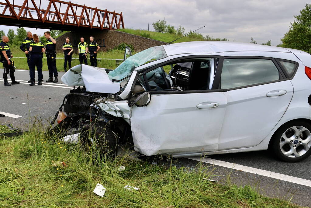 Ernstige aanrijding tussen twee voertuigen