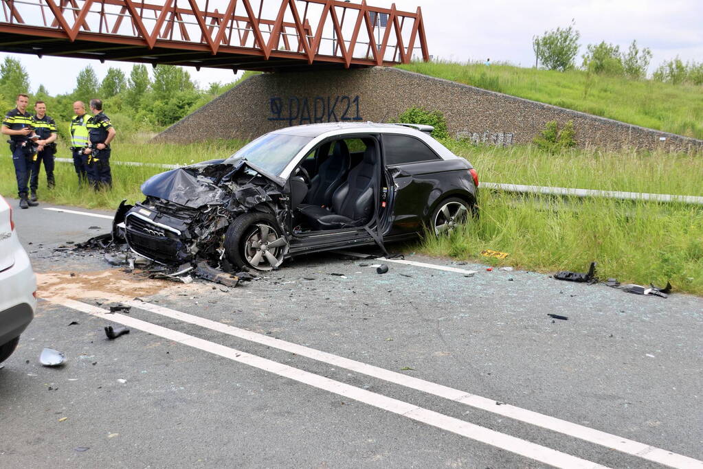 Ernstige aanrijding tussen twee voertuigen