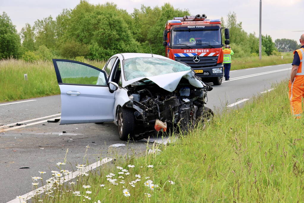 Ernstige aanrijding tussen twee voertuigen