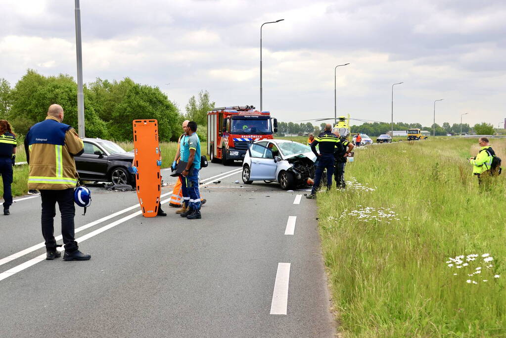 Ernstige aanrijding tussen twee voertuigen