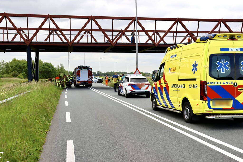 Ernstige aanrijding tussen twee voertuigen