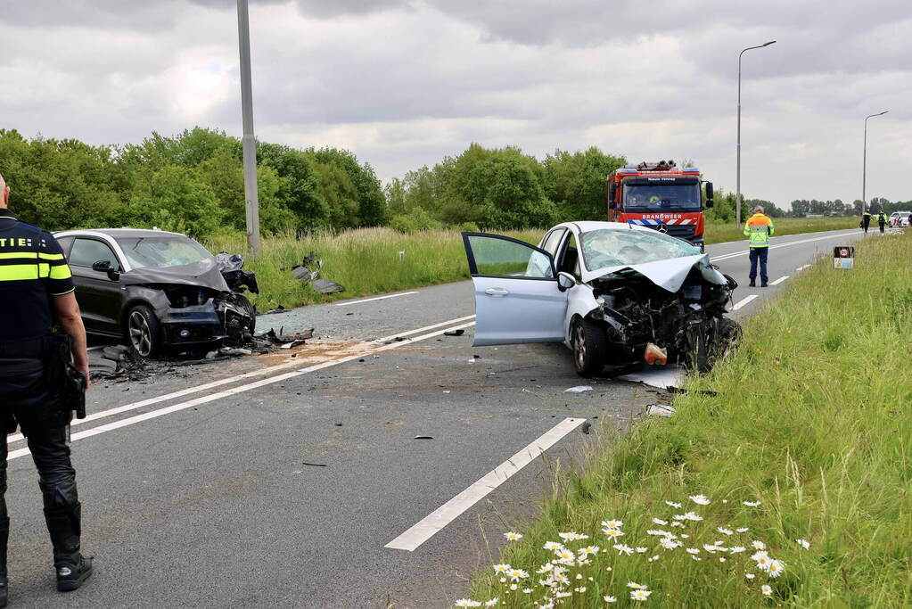 Ernstige aanrijding tussen twee voertuigen