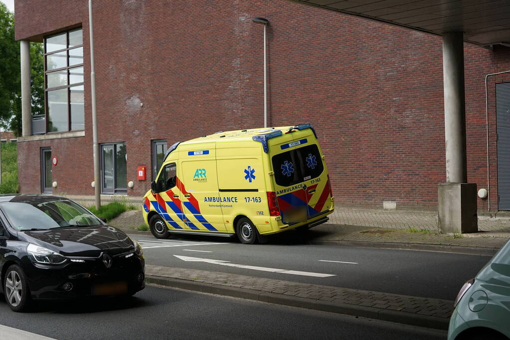 Veel schade aan twee auto's na botsing