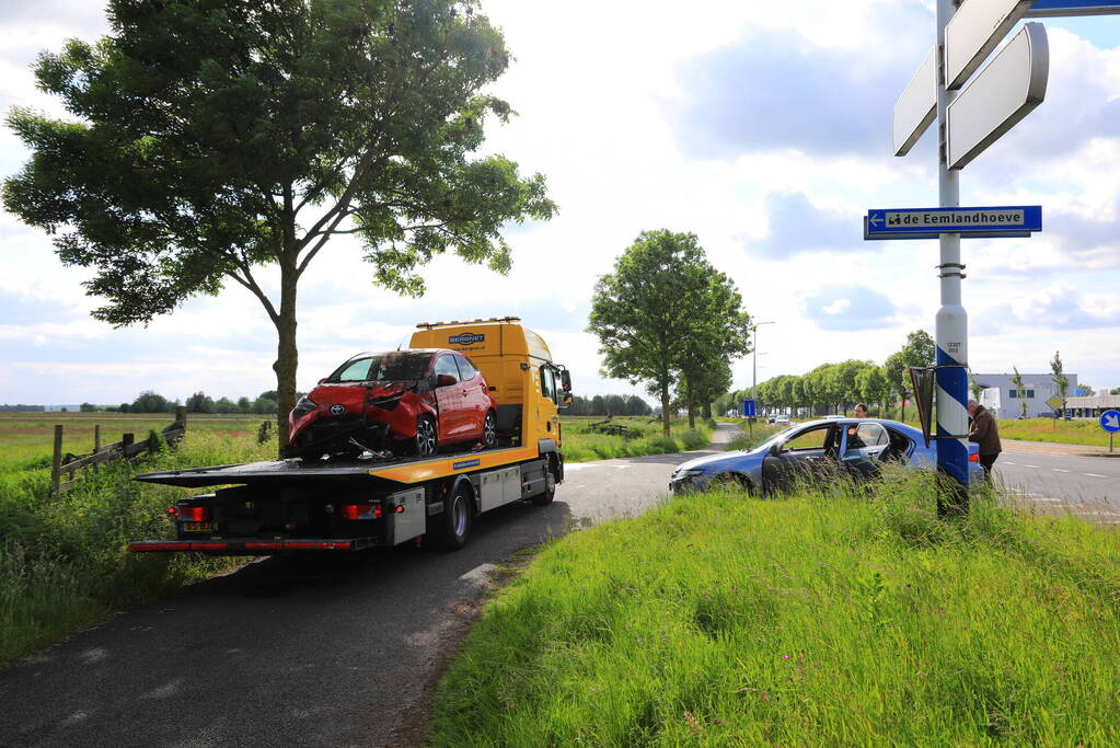 Automobiliste belandt met auto in de sloot