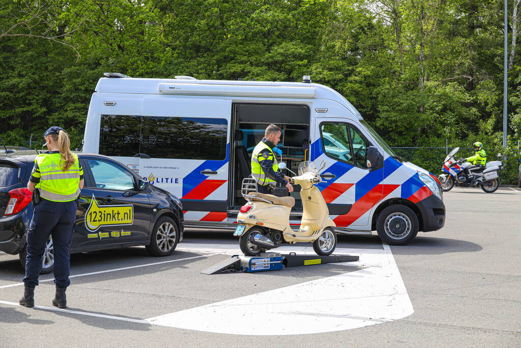 Politie houdt verkeerscontrole