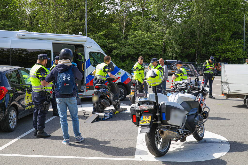 Politie houdt verkeerscontrole