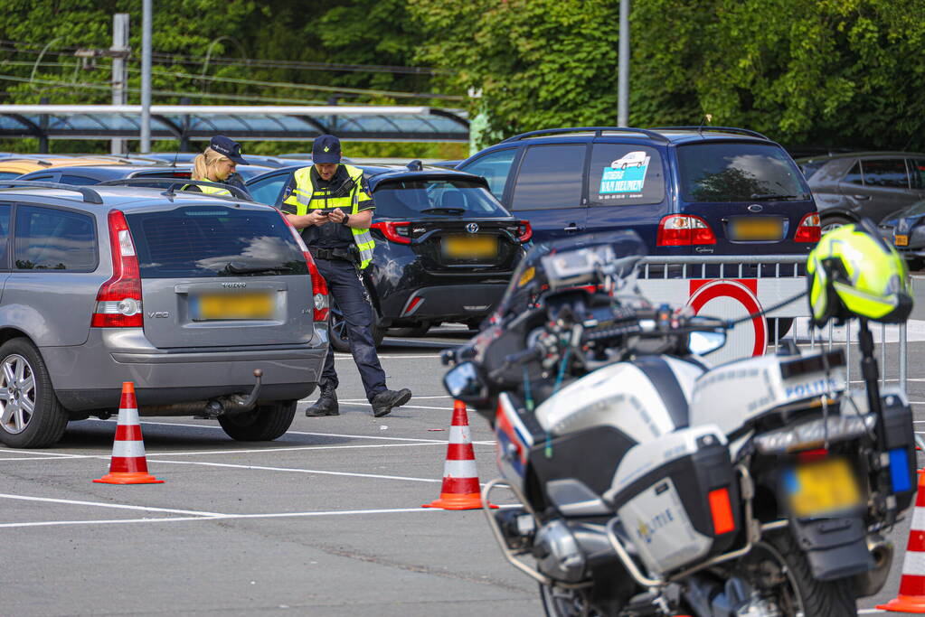 Politie houdt verkeerscontrole