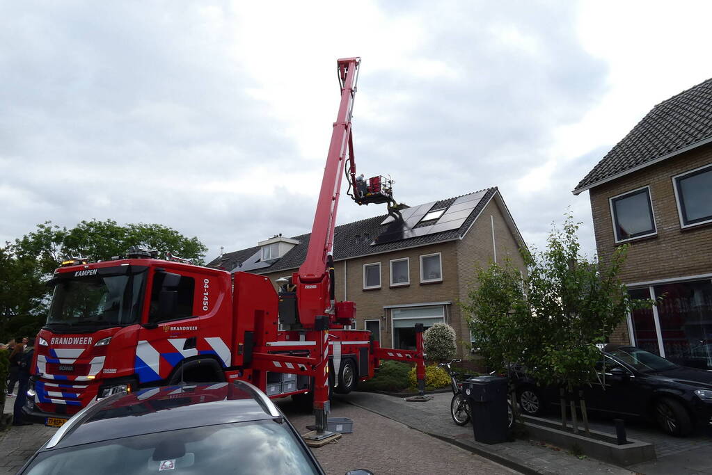 Brandweer redt vastzittende vogel