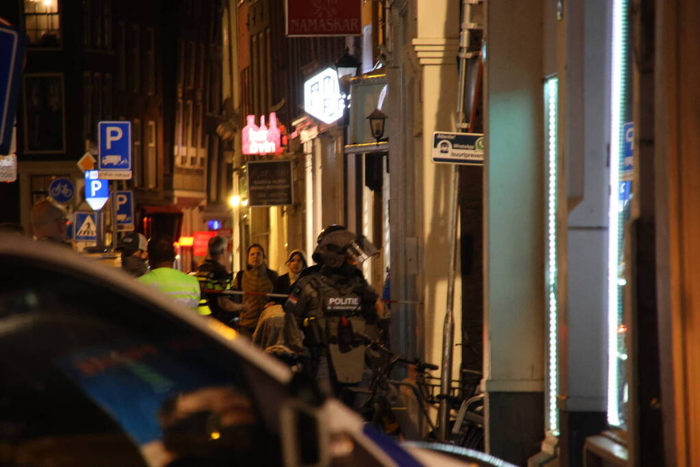 Arrestatieteam doet inval in woning