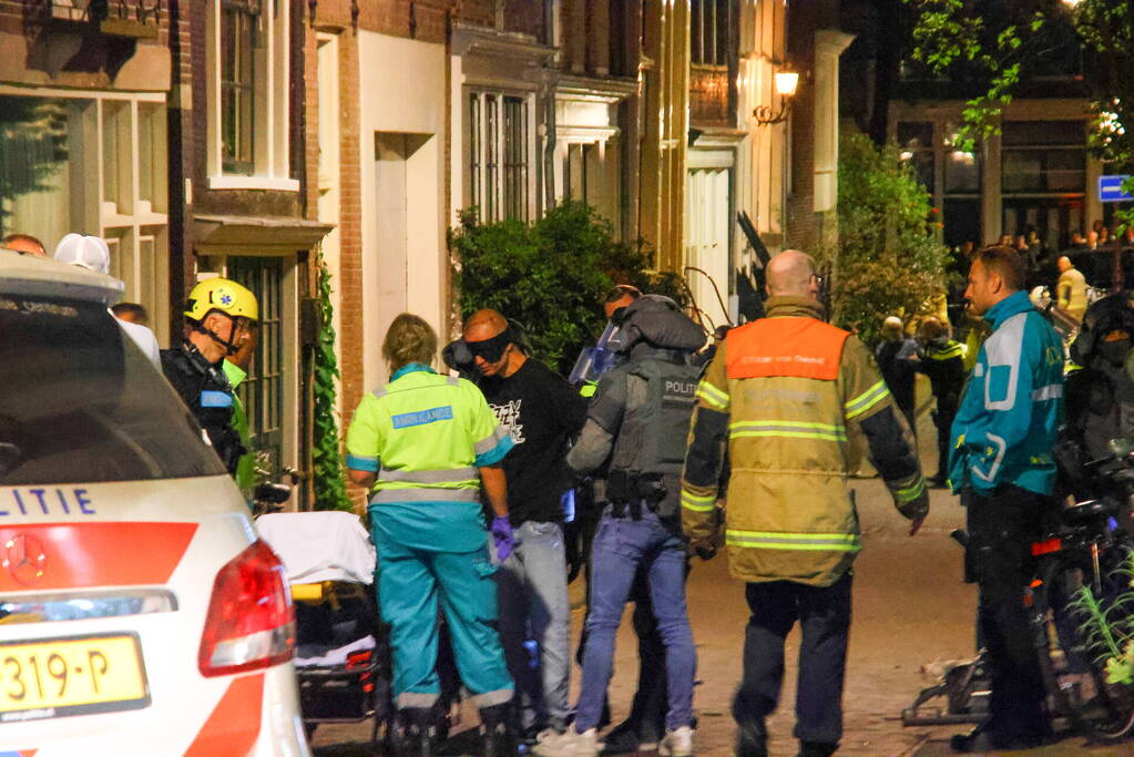 Arrestatieteam doet inval in woning