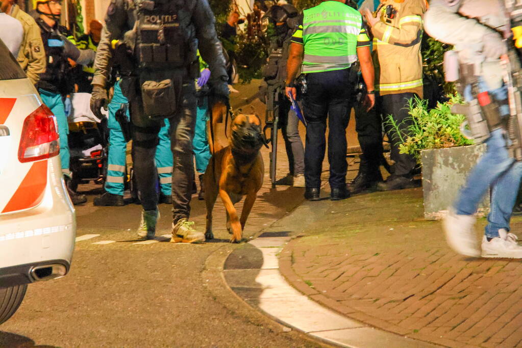 Arrestatieteam doet inval in woning
