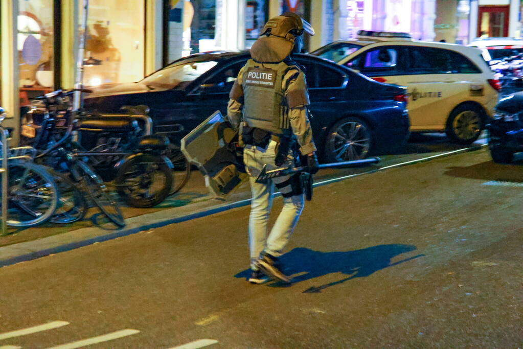 Arrestatieteam doet inval in woning