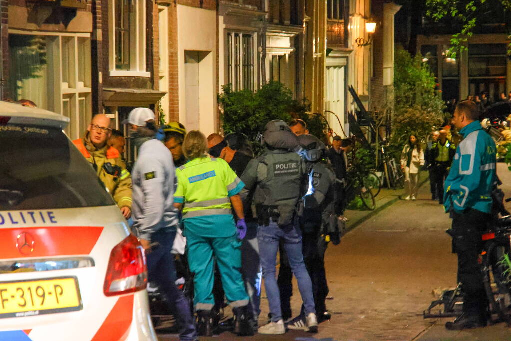 Arrestatieteam doet inval in woning
