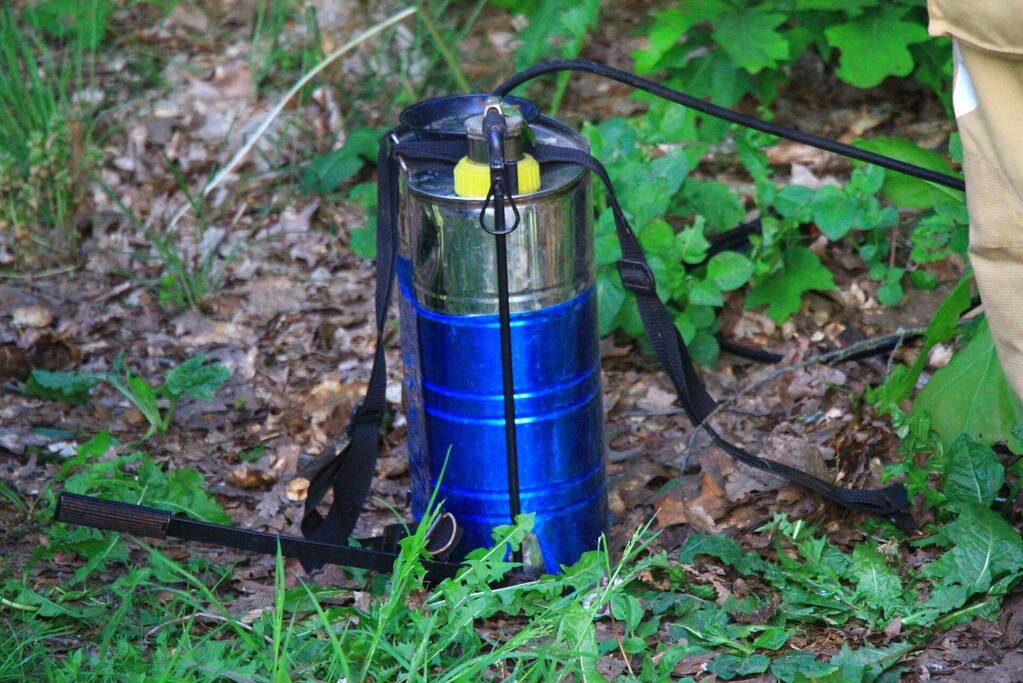 Rugspuit lekt oplossingsmiddel in natuur