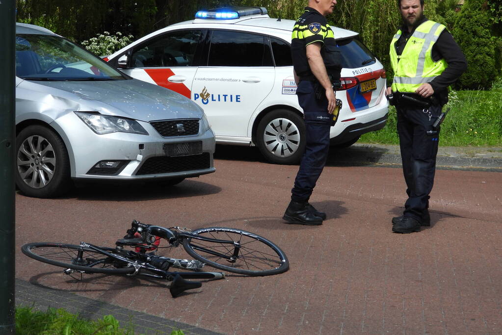 Wielrenner gewond bij aanrijding met auto