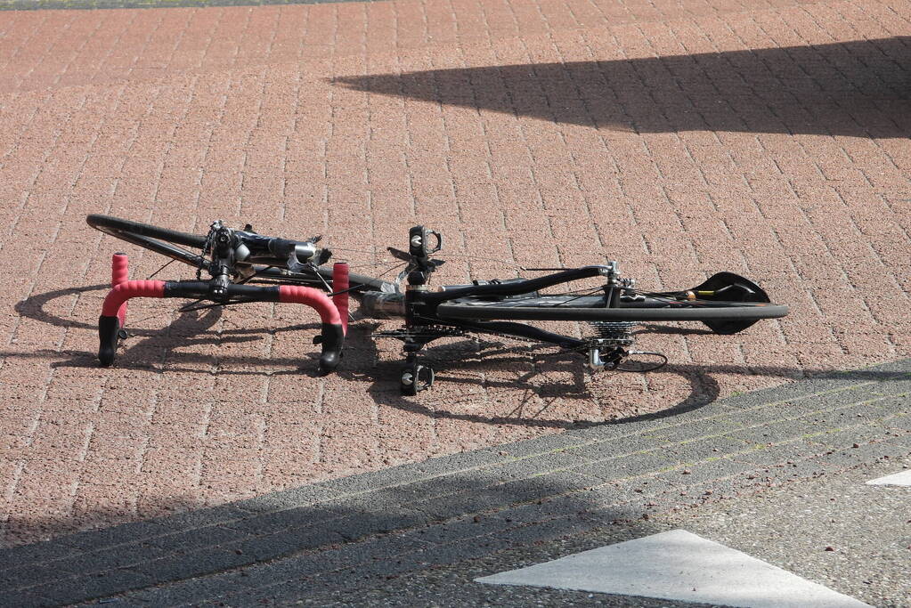 Wielrenner gewond bij aanrijding met auto