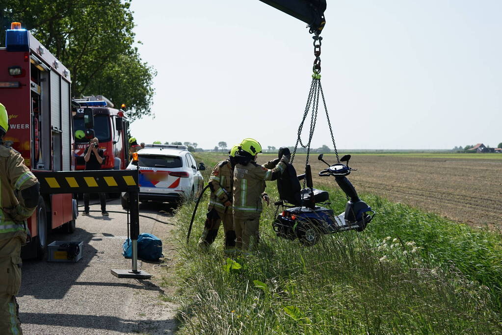 Man belandt met scootmobiel in sloot