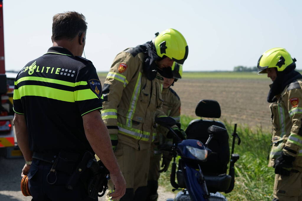 Man belandt met scootmobiel in sloot
