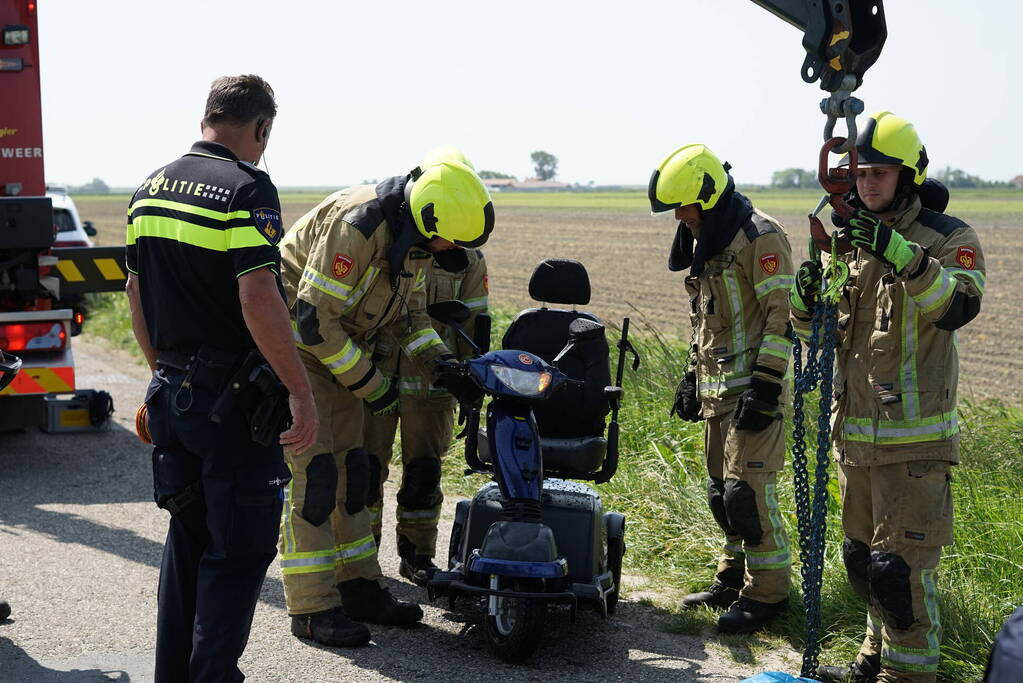 Man belandt met scootmobiel in sloot