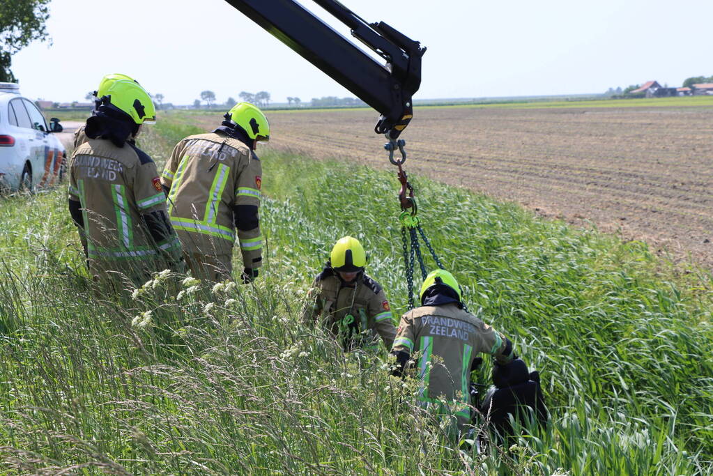 Man belandt met scootmobiel in sloot