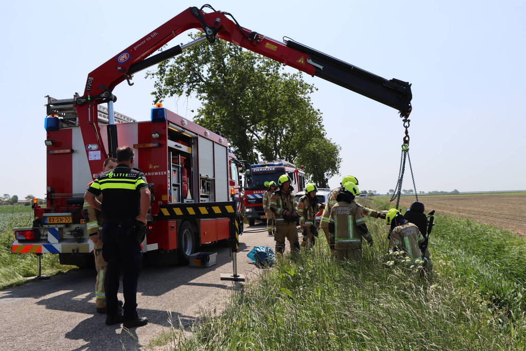 Man belandt met scootmobiel in sloot