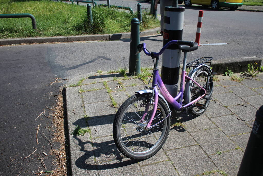 Kinderfiets aangetroffen langs waterkant