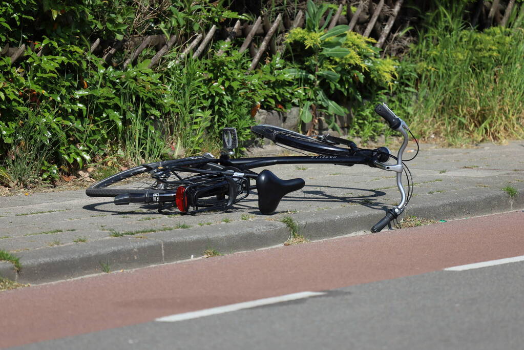 Fietser aangereden door personenauto