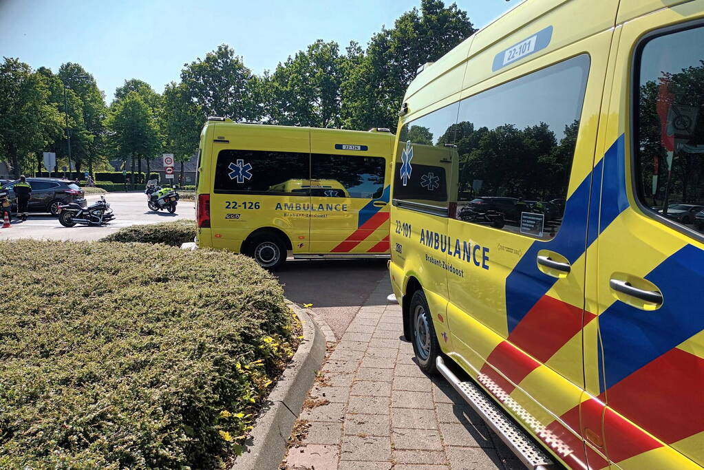 Motorrijder gewond bij botsing met auto op kruising