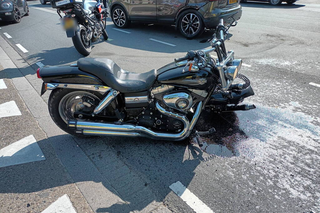 Motorrijder gewond bij botsing met auto op kruising