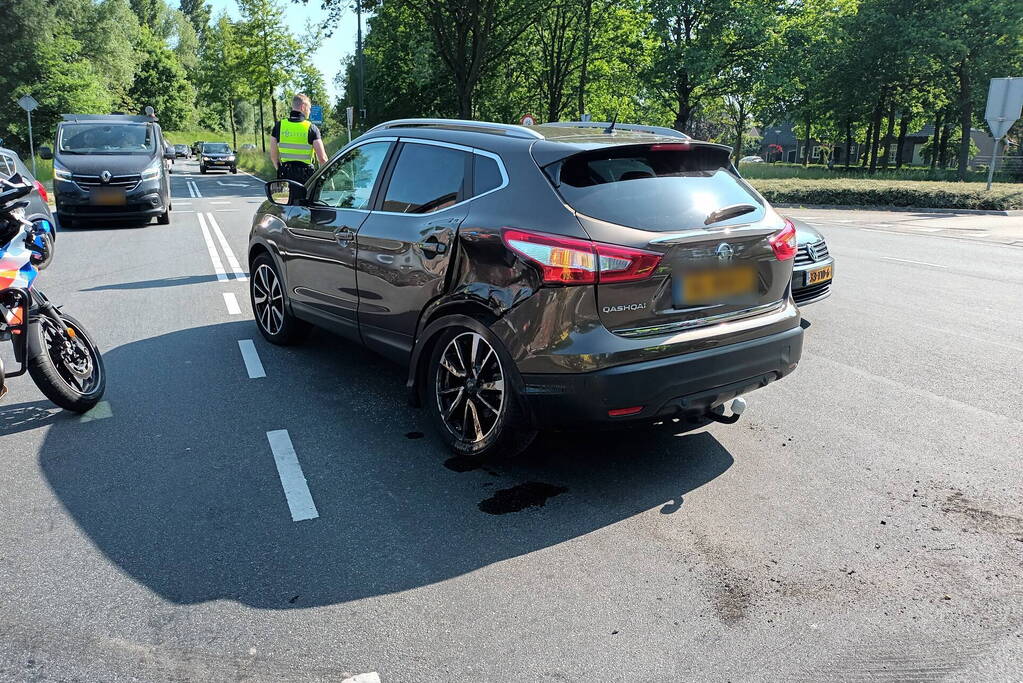 Motorrijder gewond bij botsing met auto op kruising