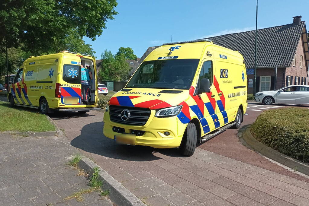 Motorrijder gewond bij botsing met auto op kruising
