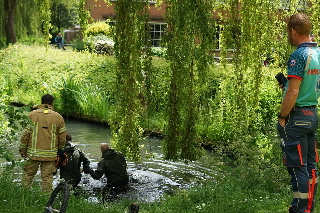 Onbeheerde kinderfiets aangetroffen nabij waterkant