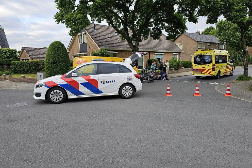 Bezorger in botsing met scooter