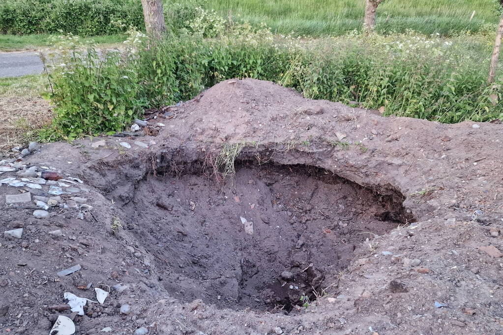 Raadselachtig gat ontdekt langs dijk