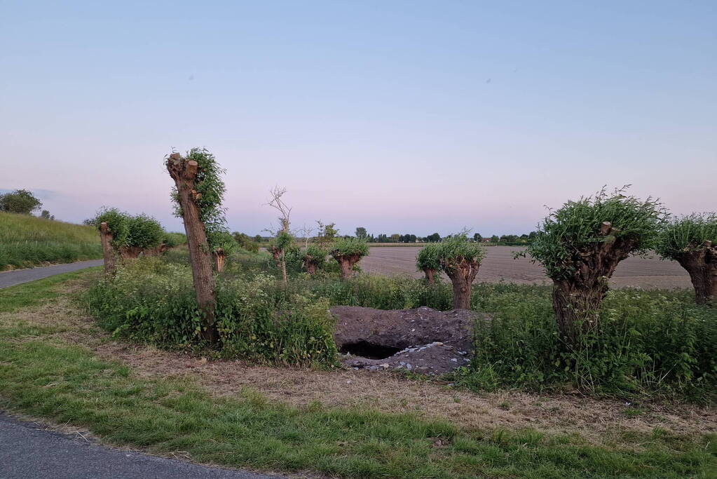 Raadselachtig gat ontdekt langs dijk