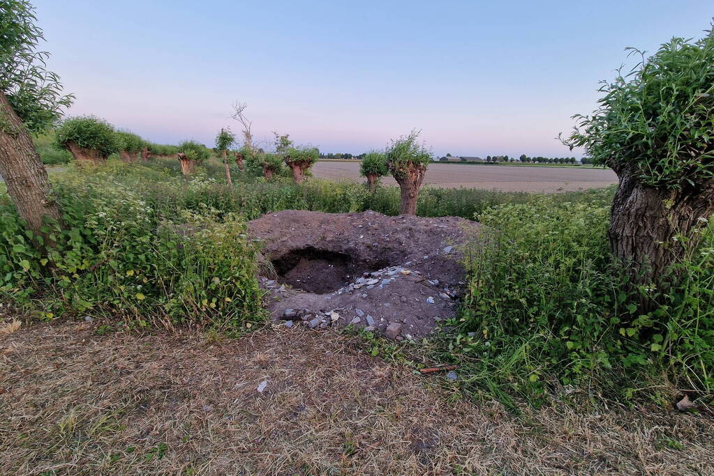 Raadselachtig gat ontdekt langs dijk