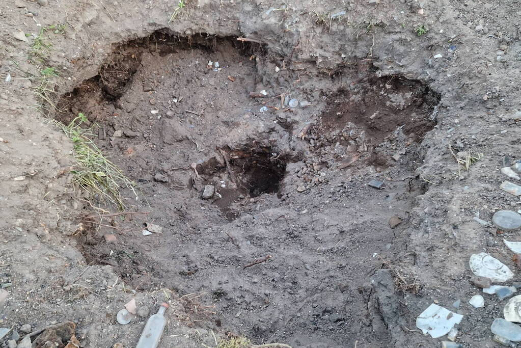 Raadselachtig gat ontdekt langs dijk