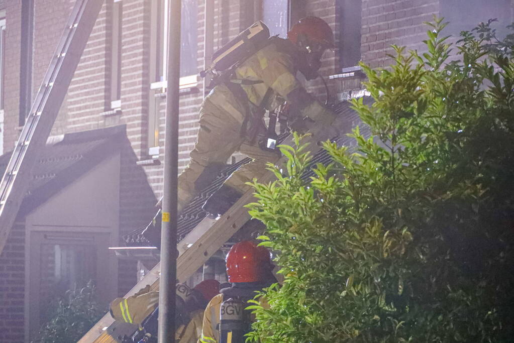 Woning onbewoonbaar door grote brand