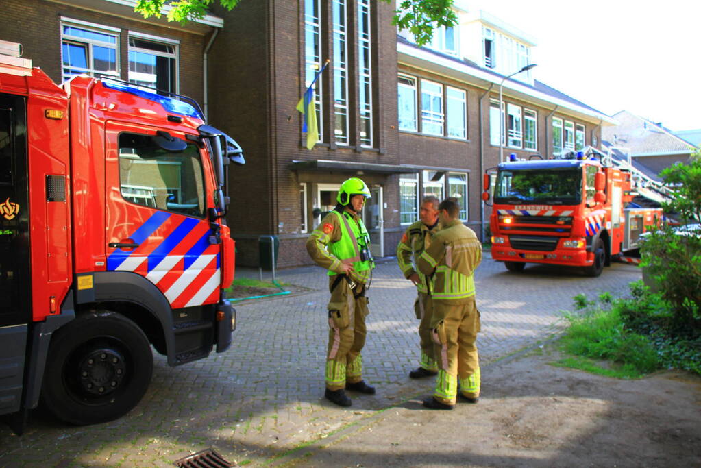 Brand op dak van vluchtelingenopvang