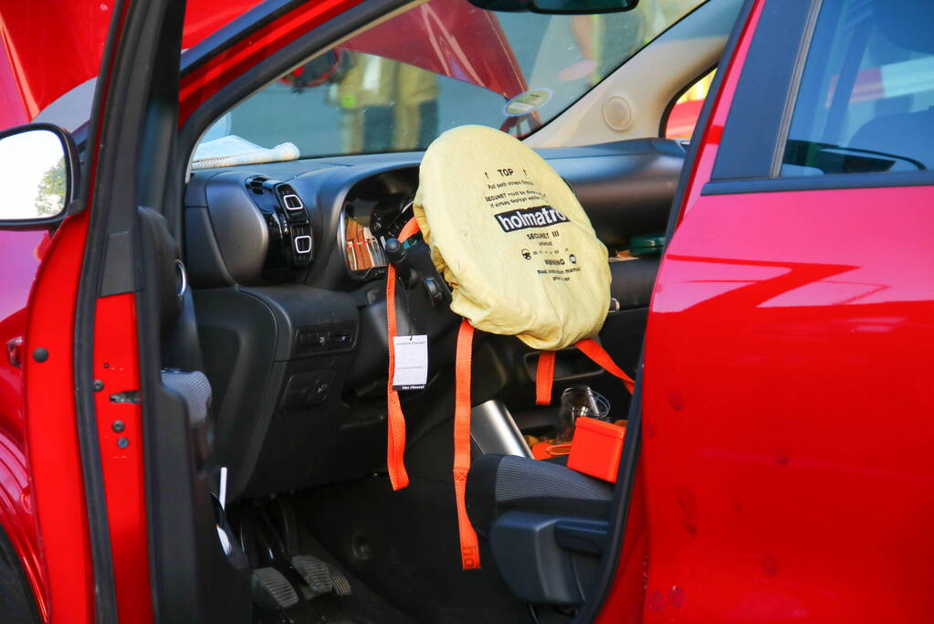 Twee personen nagekeken na ongeval op kruising