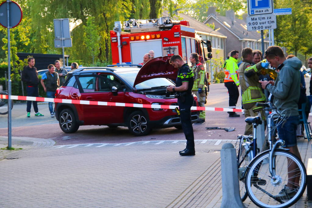 Twee personen nagekeken na ongeval op kruising