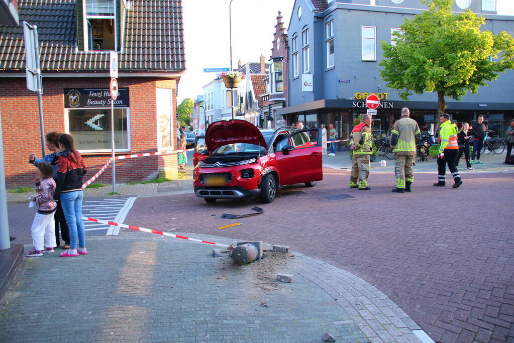 Twee personen nagekeken na ongeval op kruising