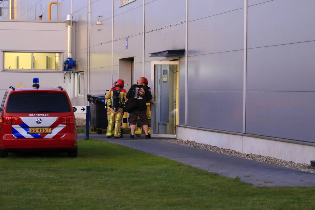 Hevige brand in afzuiginstallatie van blikjesfabriek