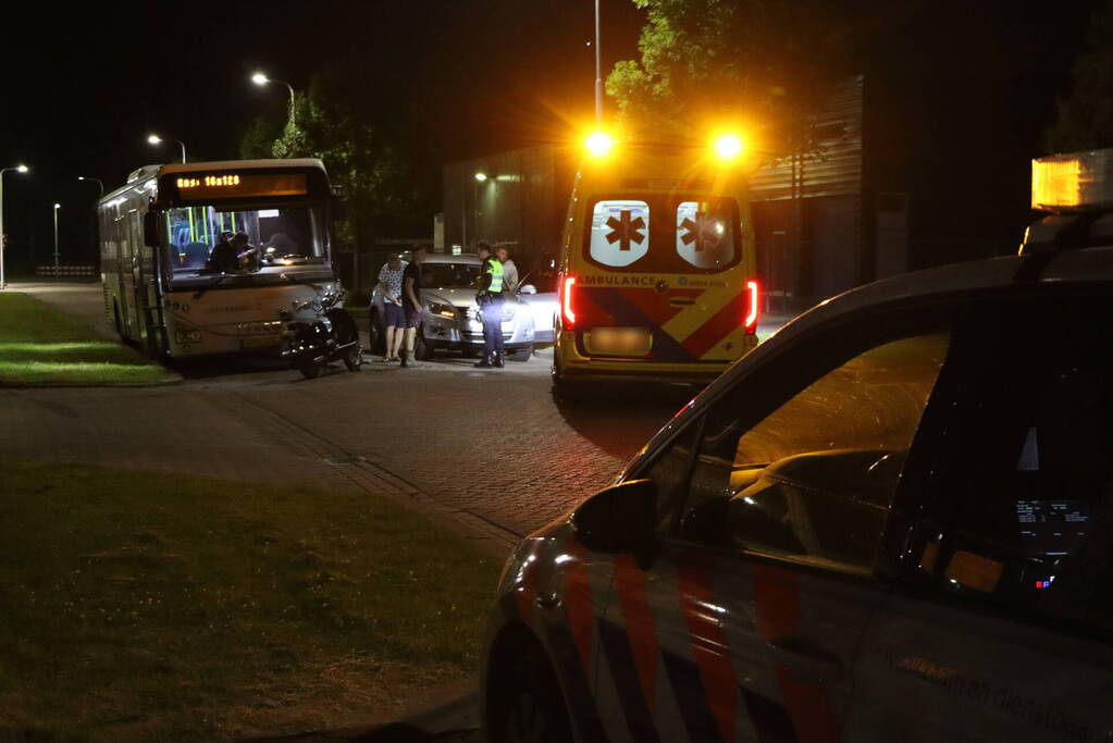 Botsing tussen lijnbus en scooterrijder